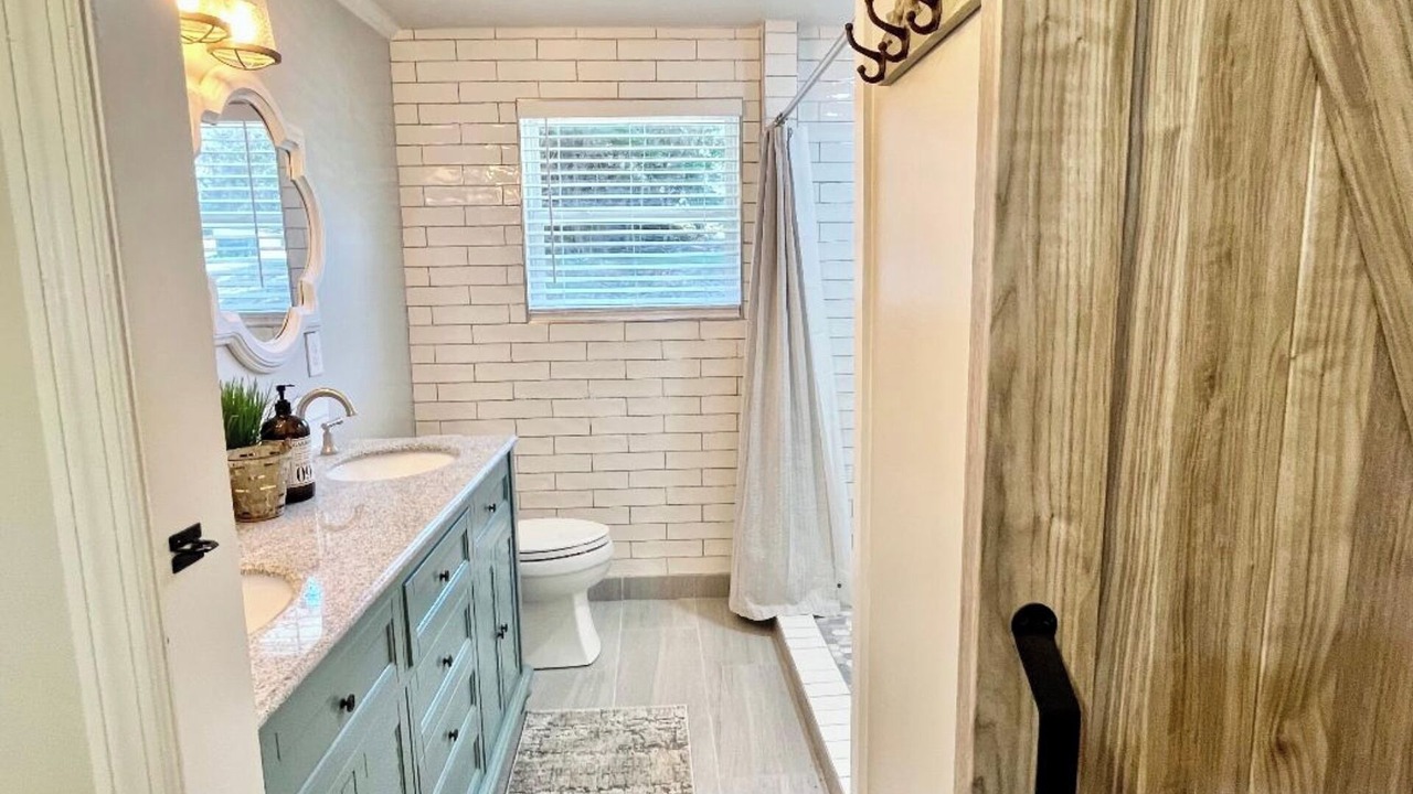 Photo of Bathroom in Lavonia
