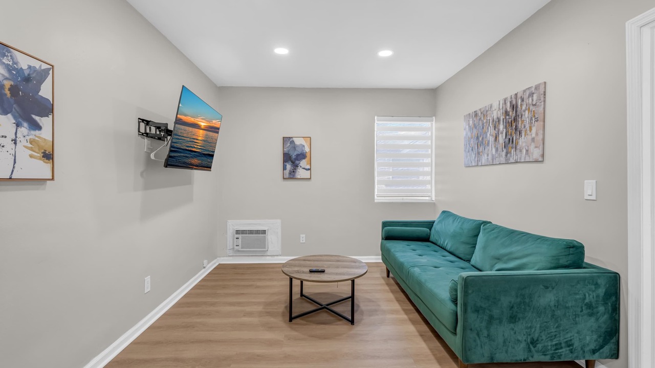 Photo of Livingroom in Bay Harbor Islands