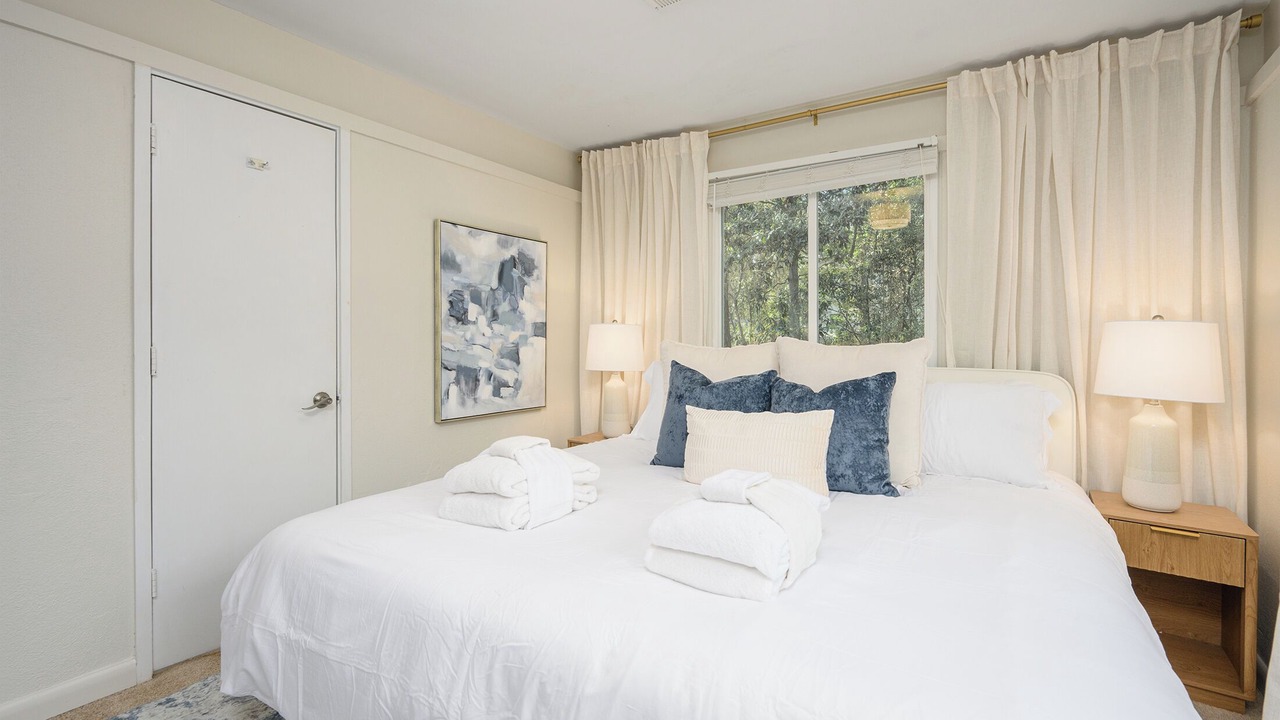 Photo of Bedroom in Folly Field