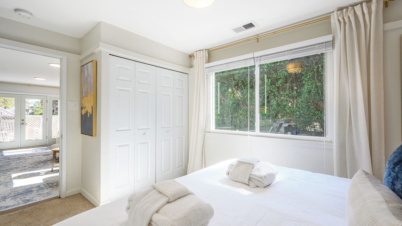 Photo of Bedroom in Folly Field