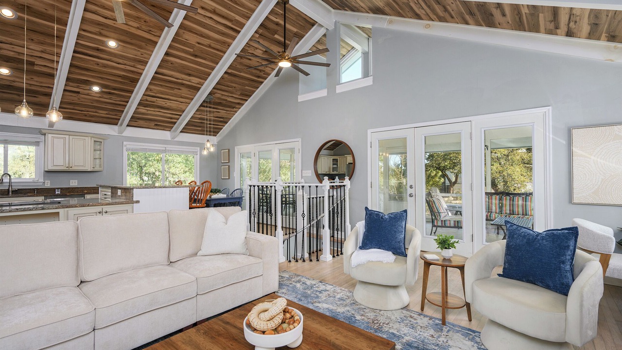 Photo of Livingroom in Folly Field