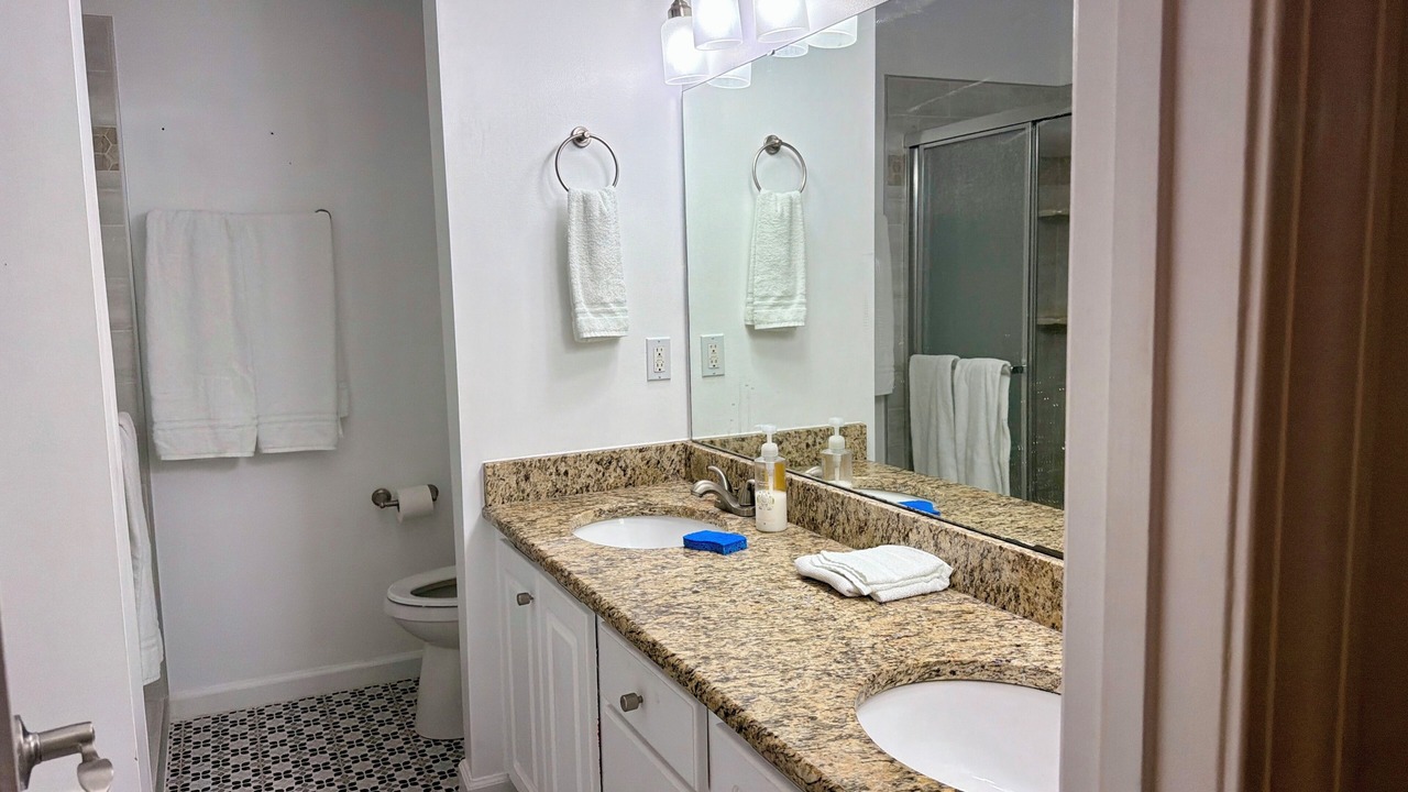 Photo of Bathroom in Huntcliff