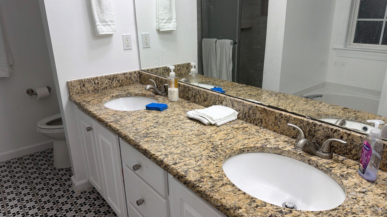 Photo of Bathroom in Huntcliff