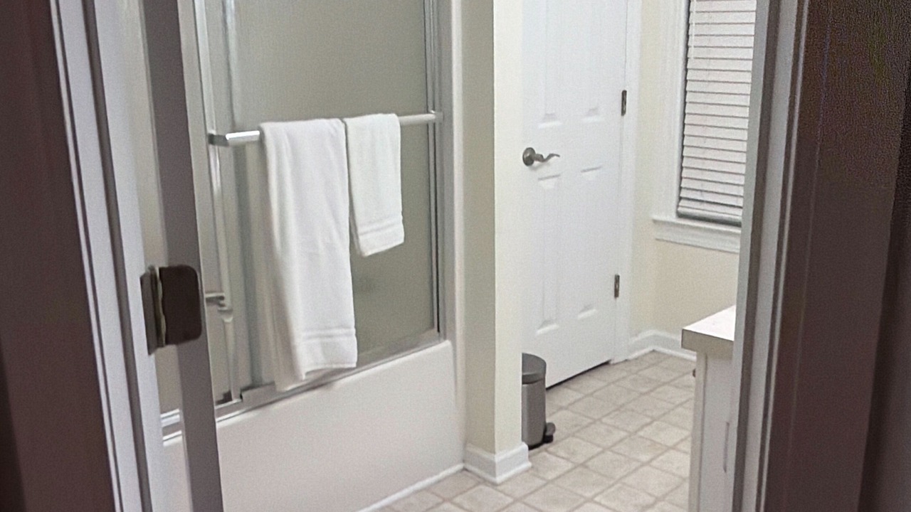Photo of Bathroom in Huntcliff