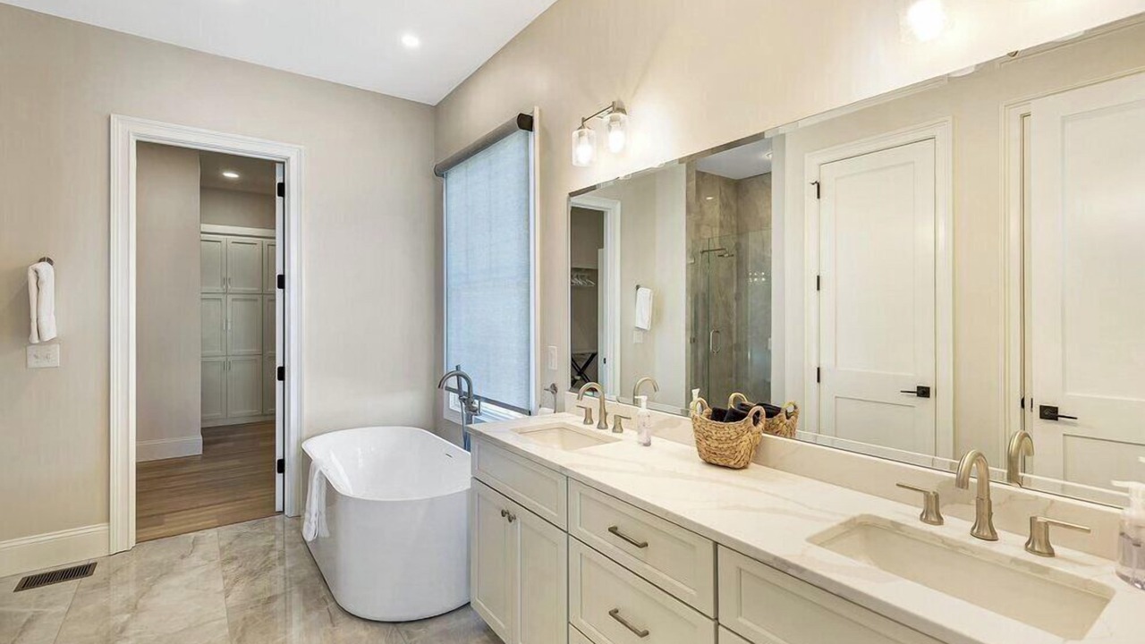 Photo of Bathroom in Seneca