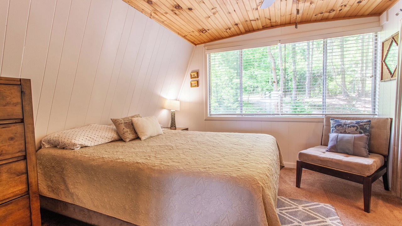Photo of Bedroom in Robbinsville