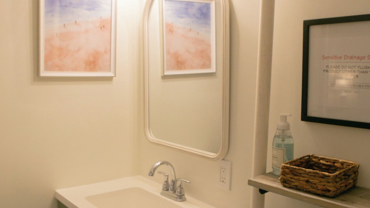 Photo of Bathroom in Thunderbolt