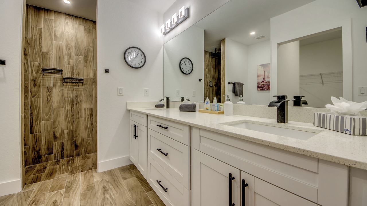Photo of Bathroom in Mariner