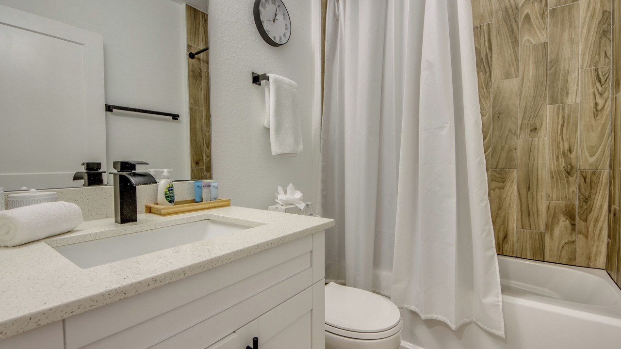 Photo of Bathroom in Mariner