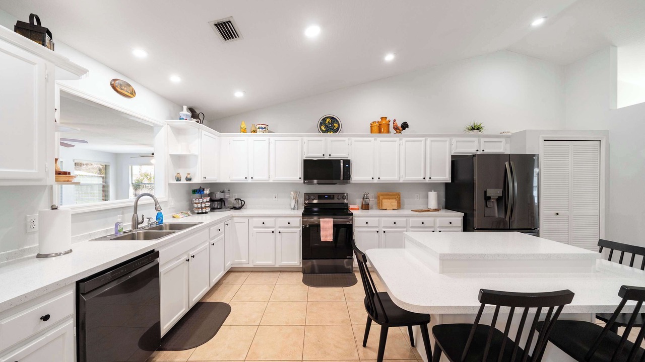 Photo of Kitchen in Sebastian Highlands
