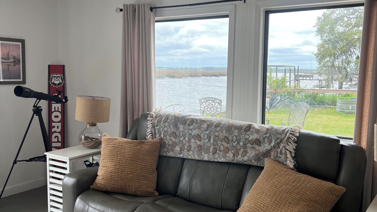 Photo of Livingroom in Midway