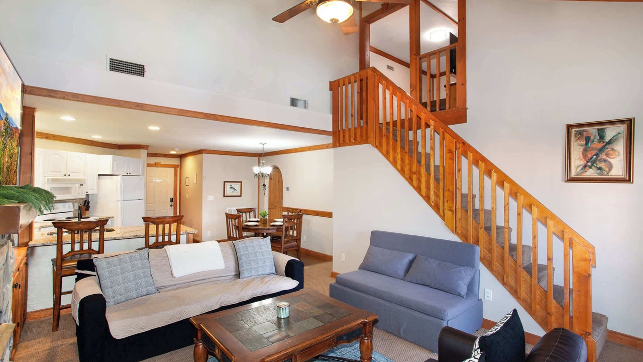 Photo of Livingroom in White Oak Lodge