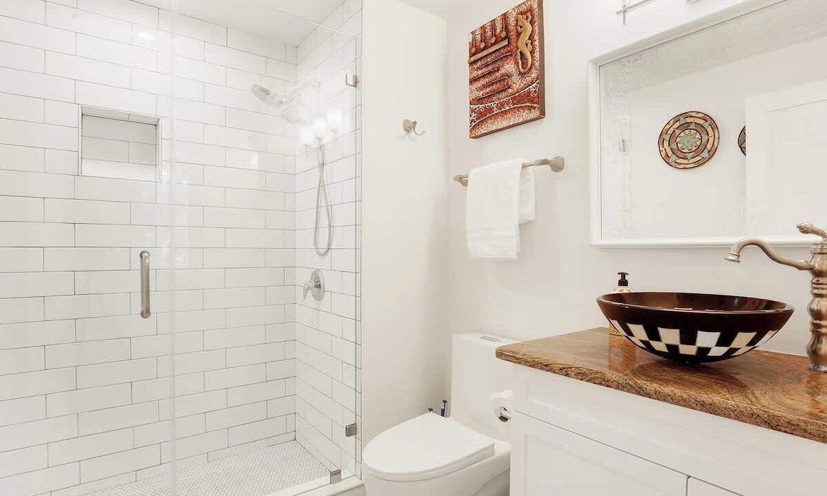 Photo of Bathroom in Thunderbolt