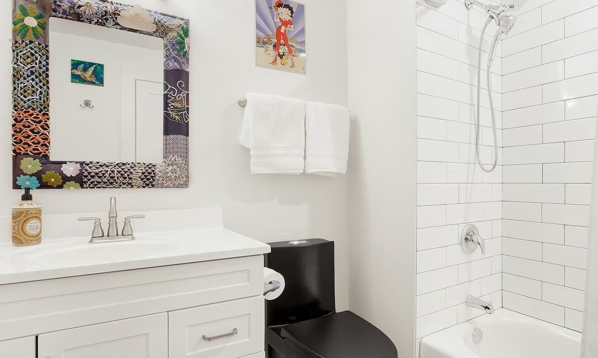 Photo of Bathroom in Thunderbolt