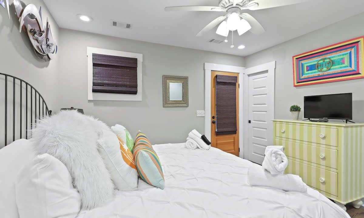 Photo of Bedroom in Isle of Hope Historic District
