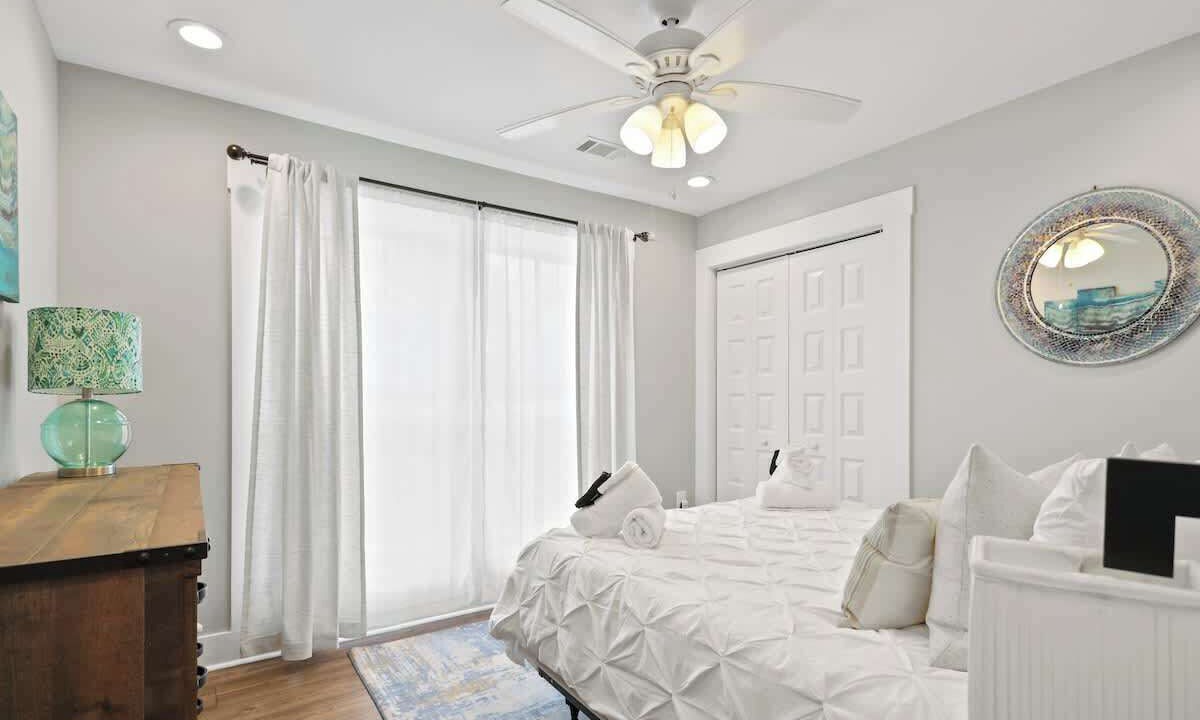 Photo of Bedroom in Isle of Hope Historic District