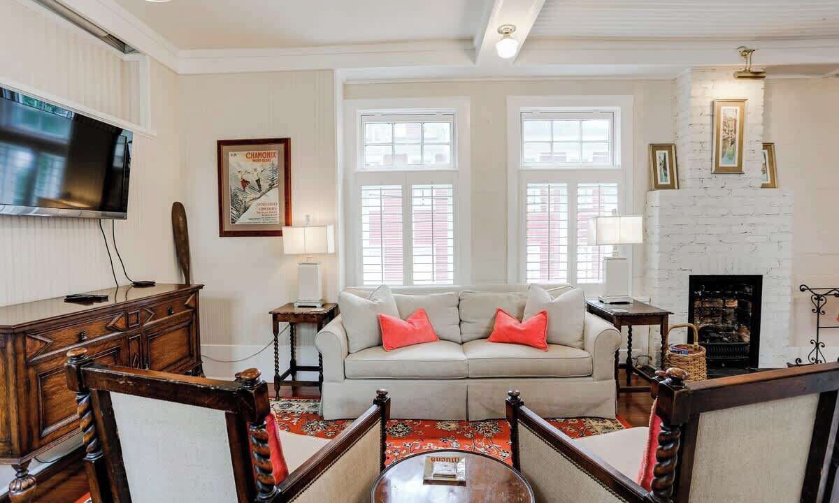 Photo of Livingroom in Savannah Victorian District