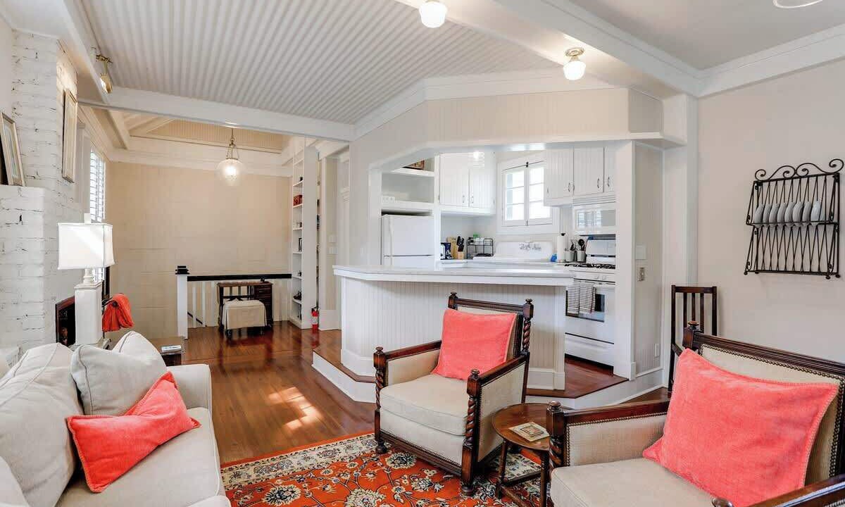 Photo of Livingroom in Savannah Victorian District