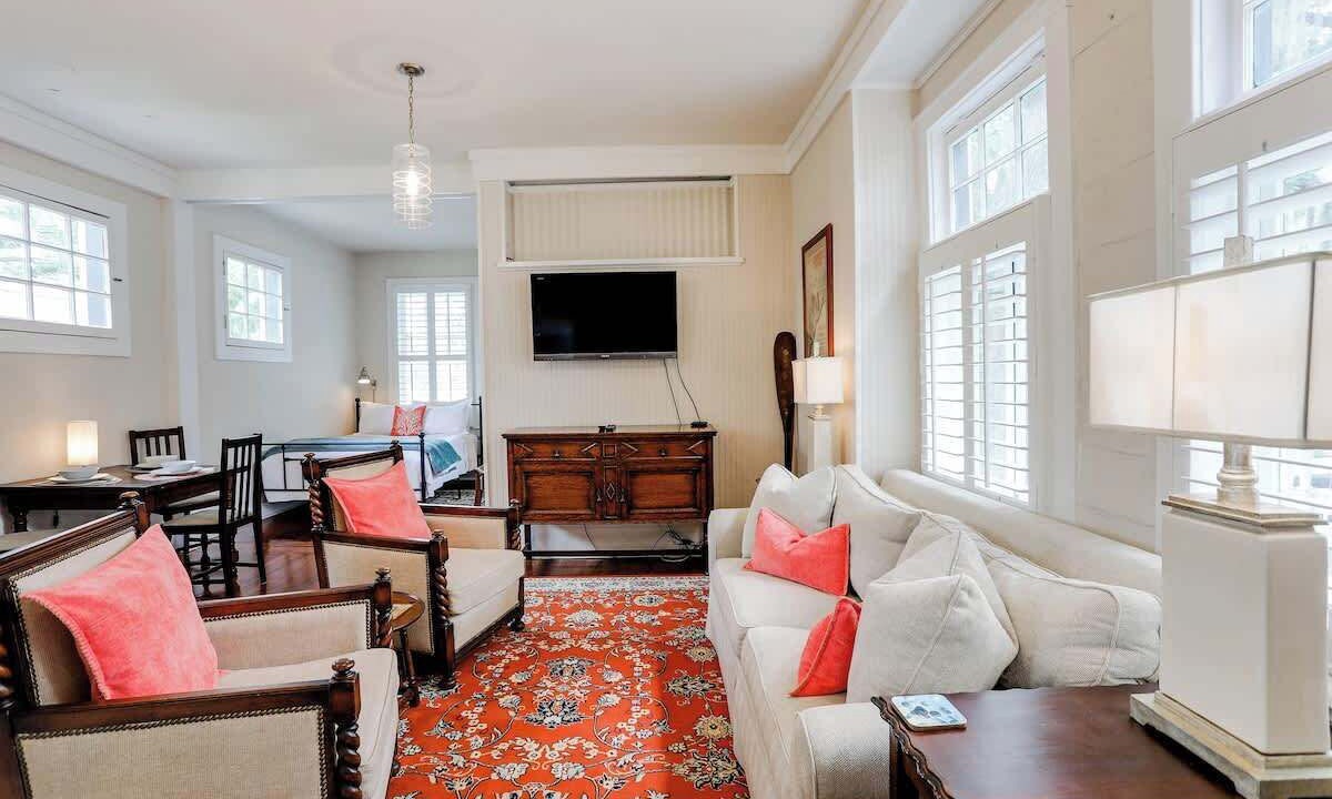 Photo of Livingroom in Savannah Victorian District