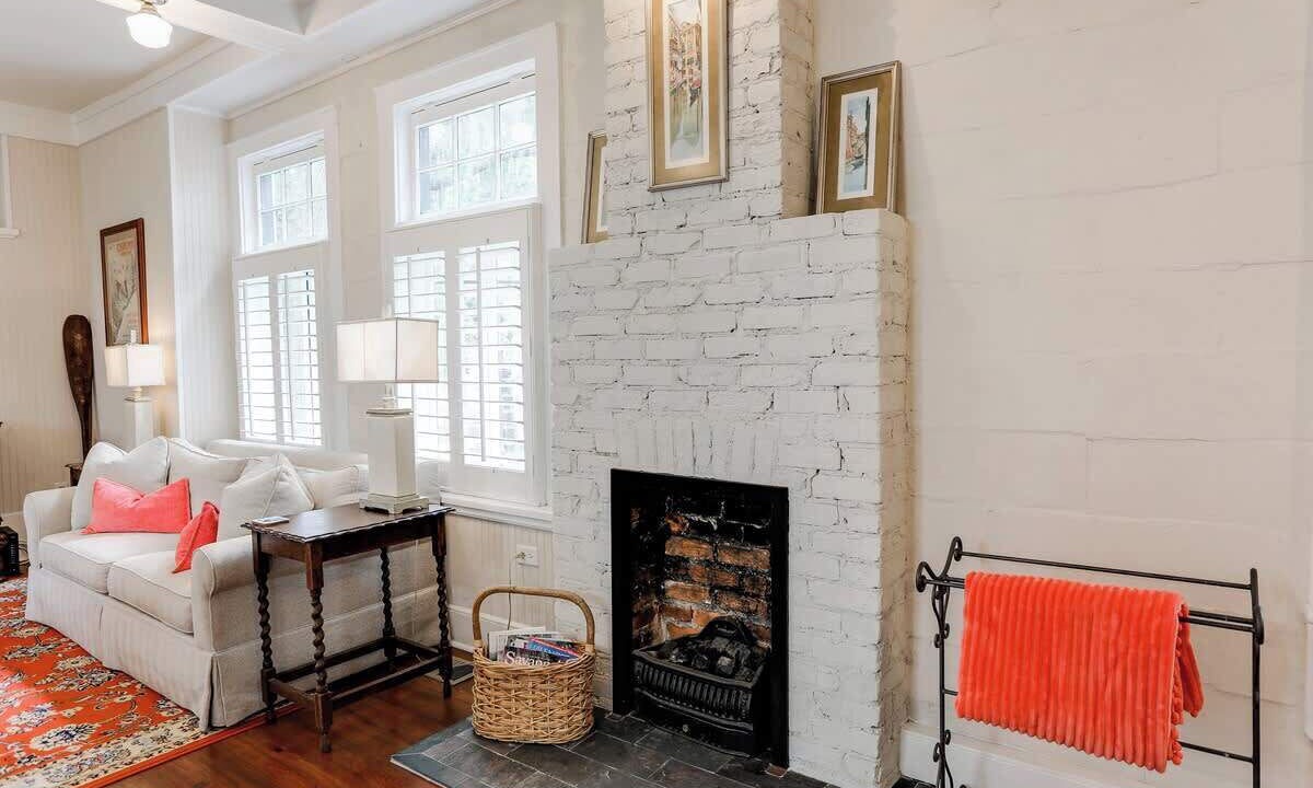 Photo of Livingroom in Savannah Victorian District