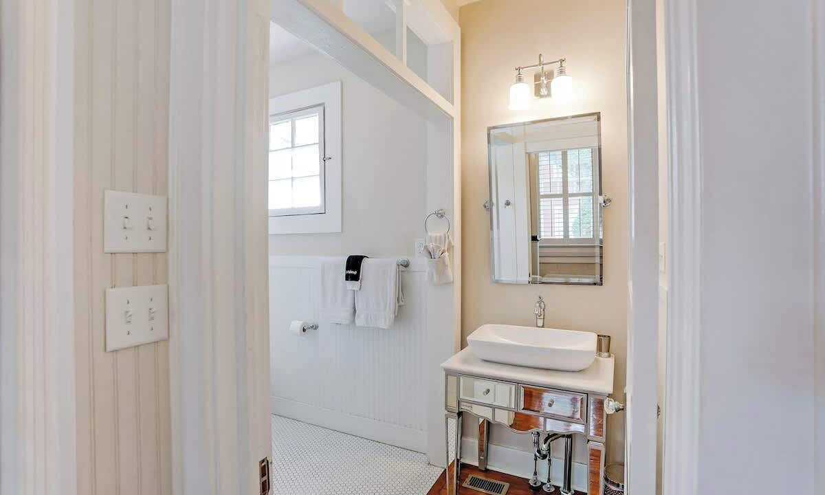 Photo of Bathroom in Savannah Victorian District