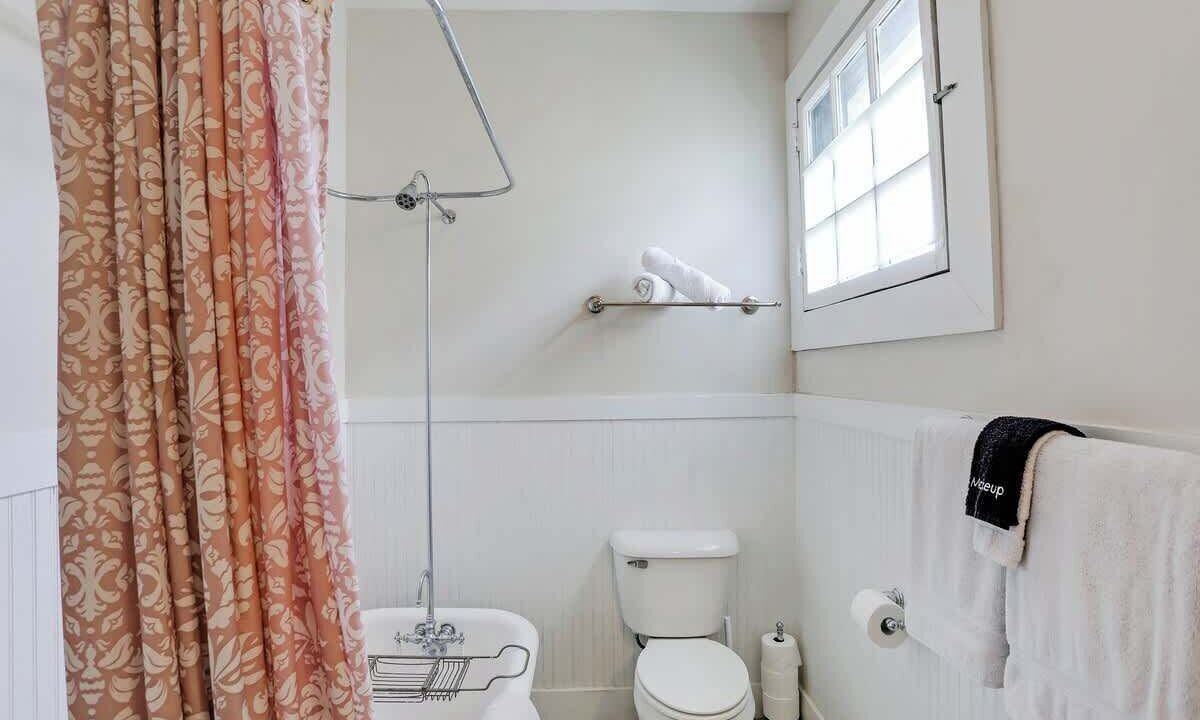 Photo of Bathroom in Savannah Victorian District