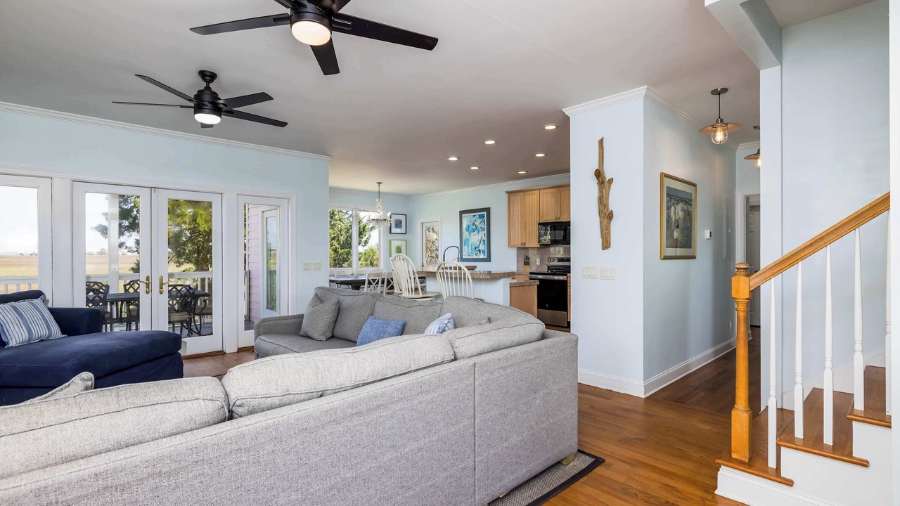 Photo of Livingroom in Oceanmarsh Subdivision