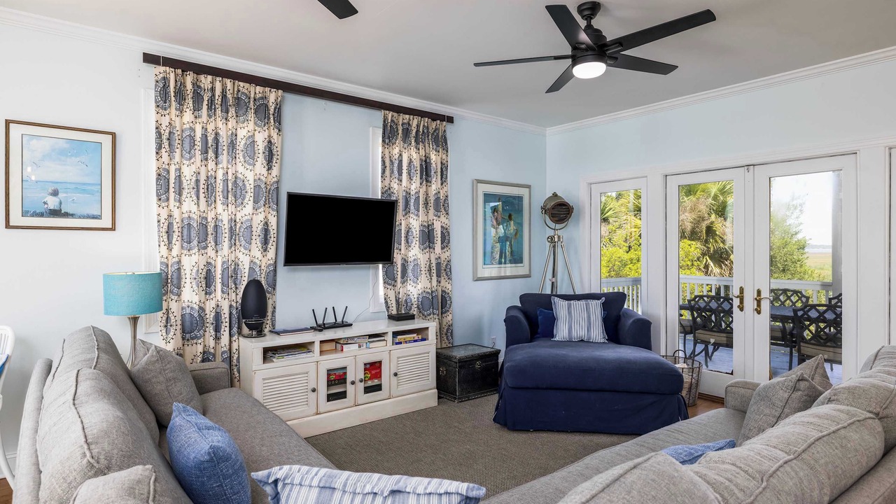 Photo of Livingroom in Oceanmarsh Subdivision
