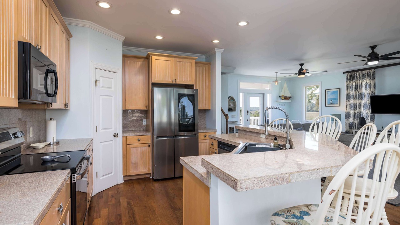 Photo of Kitchen in Oceanmarsh Subdivision