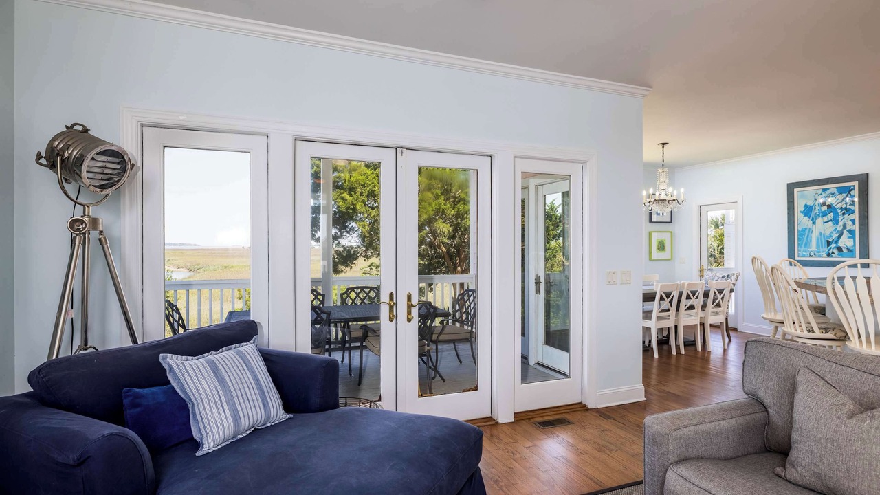 Photo of Livingroom in Oceanmarsh Subdivision