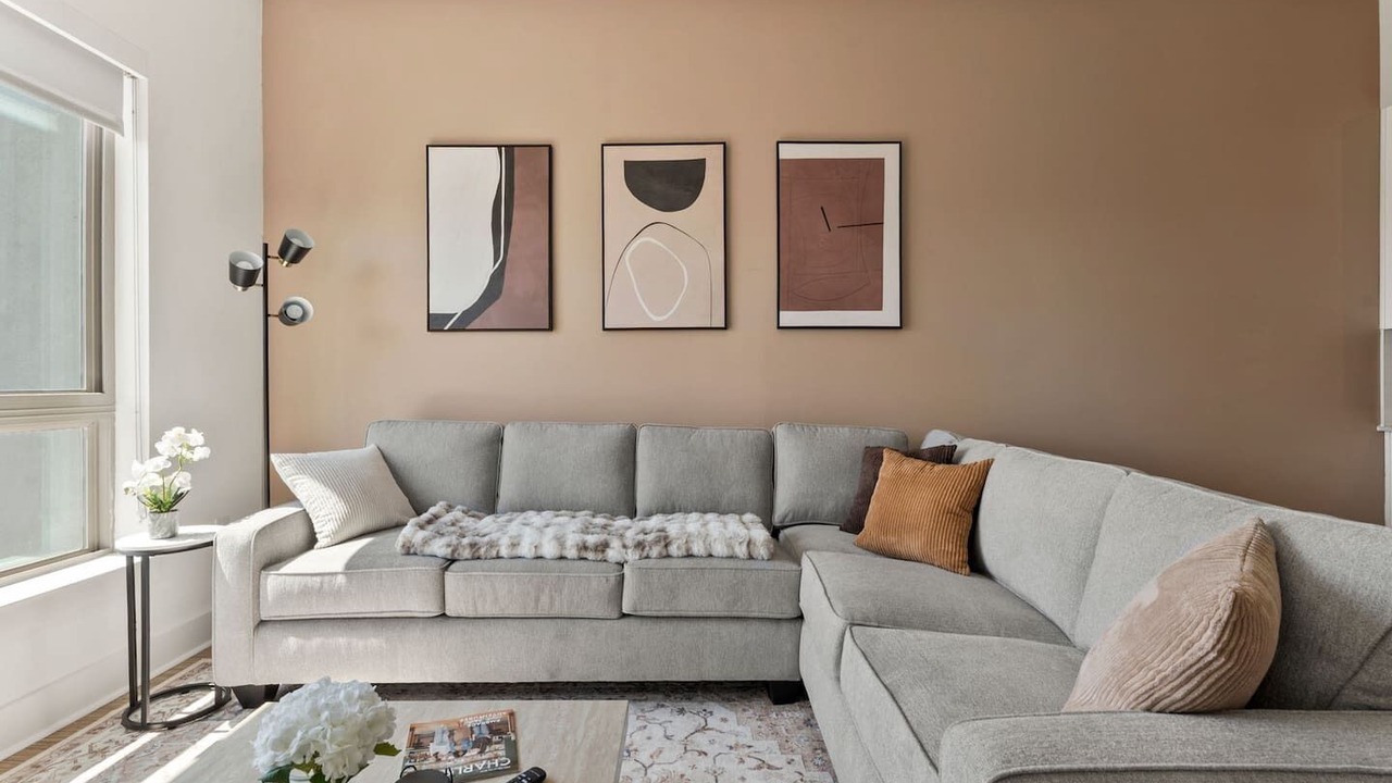 Photo of Livingroom in Second Ward