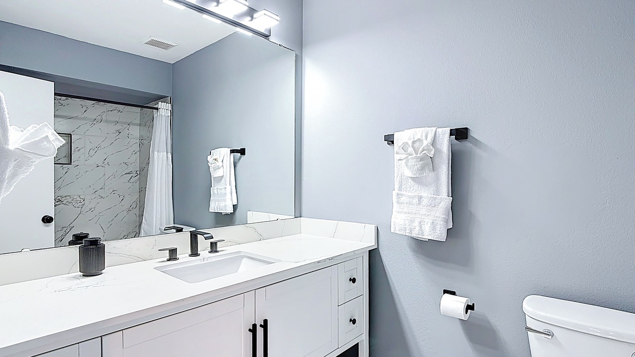 Photo of Bathroom in Buena Ventura Lakes