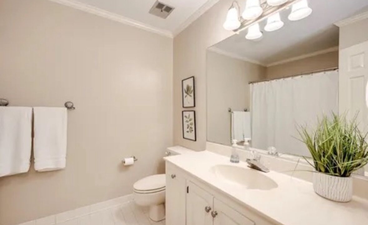Photo of Bathroom in Martinez