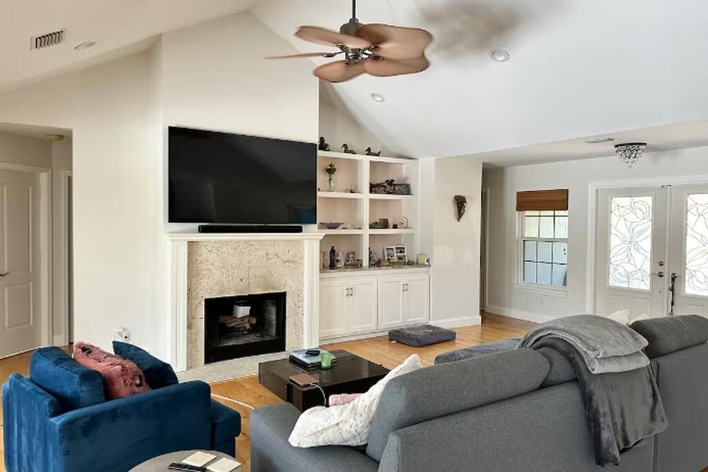 Photo of Livingroom in Orchid Isle Estates