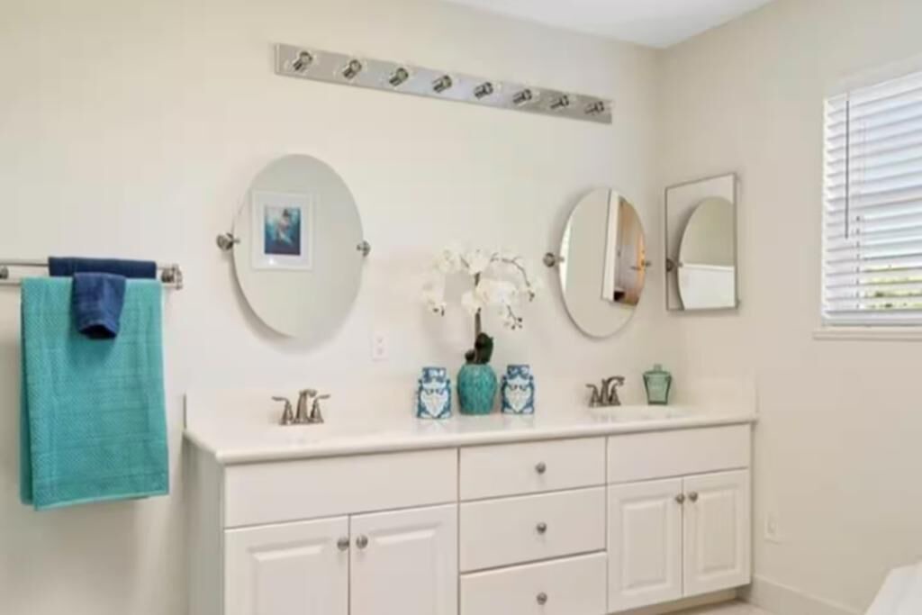 Photo of Bathroom in Orchid Isle Estates