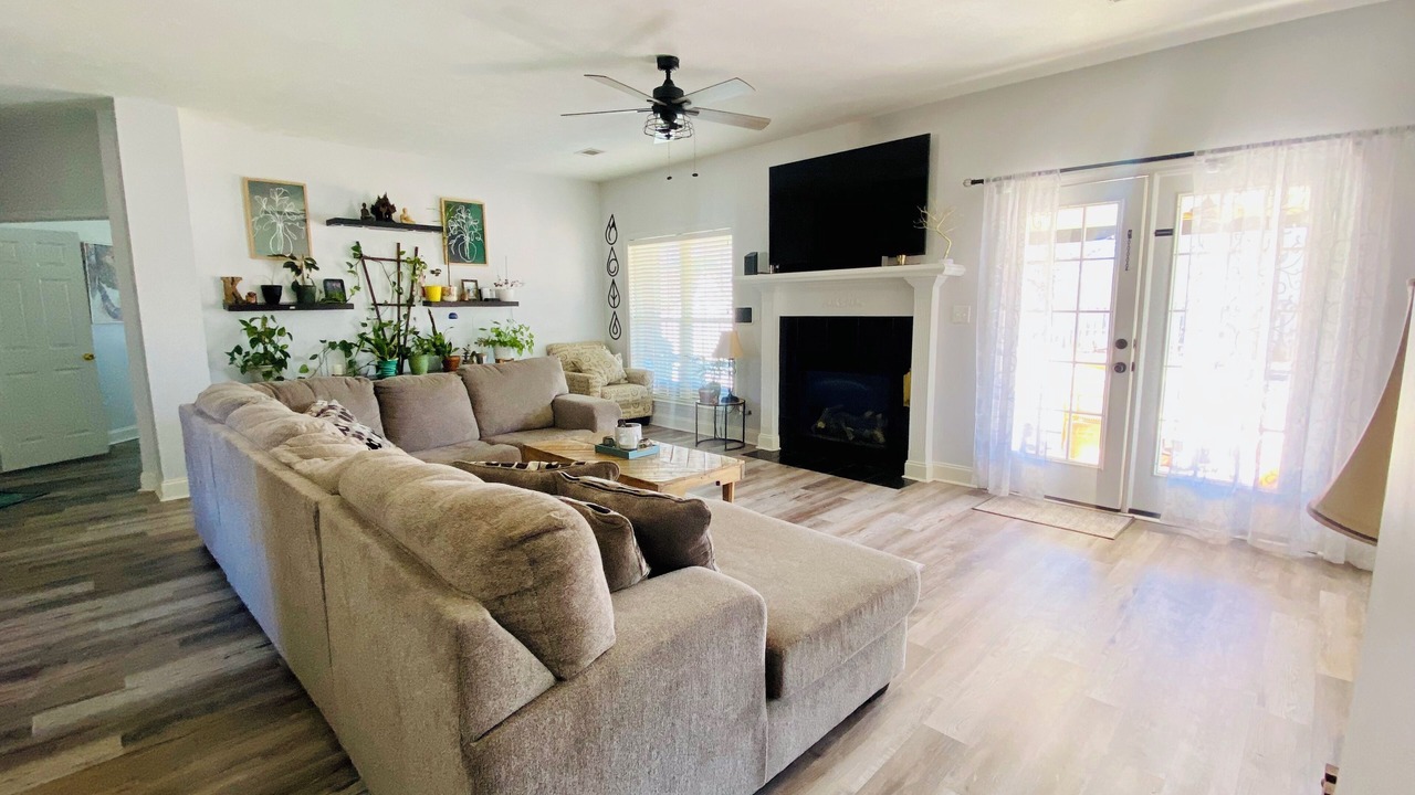 Photo of Livingroom in Evans
