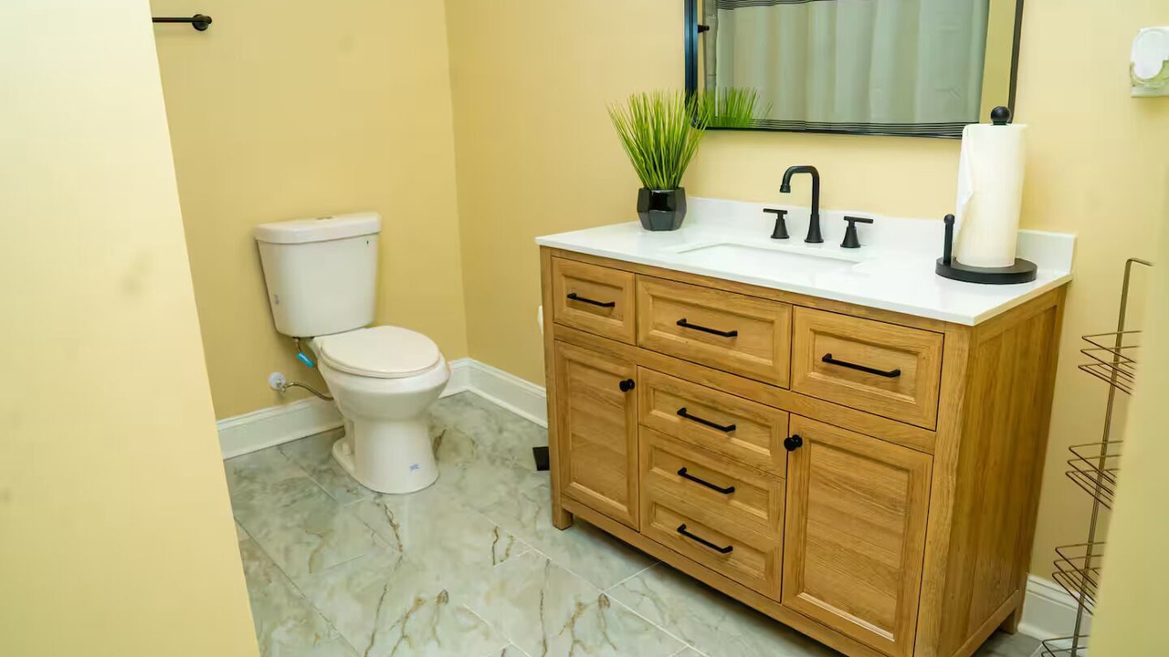 Photo of Bathroom in Thomas Square