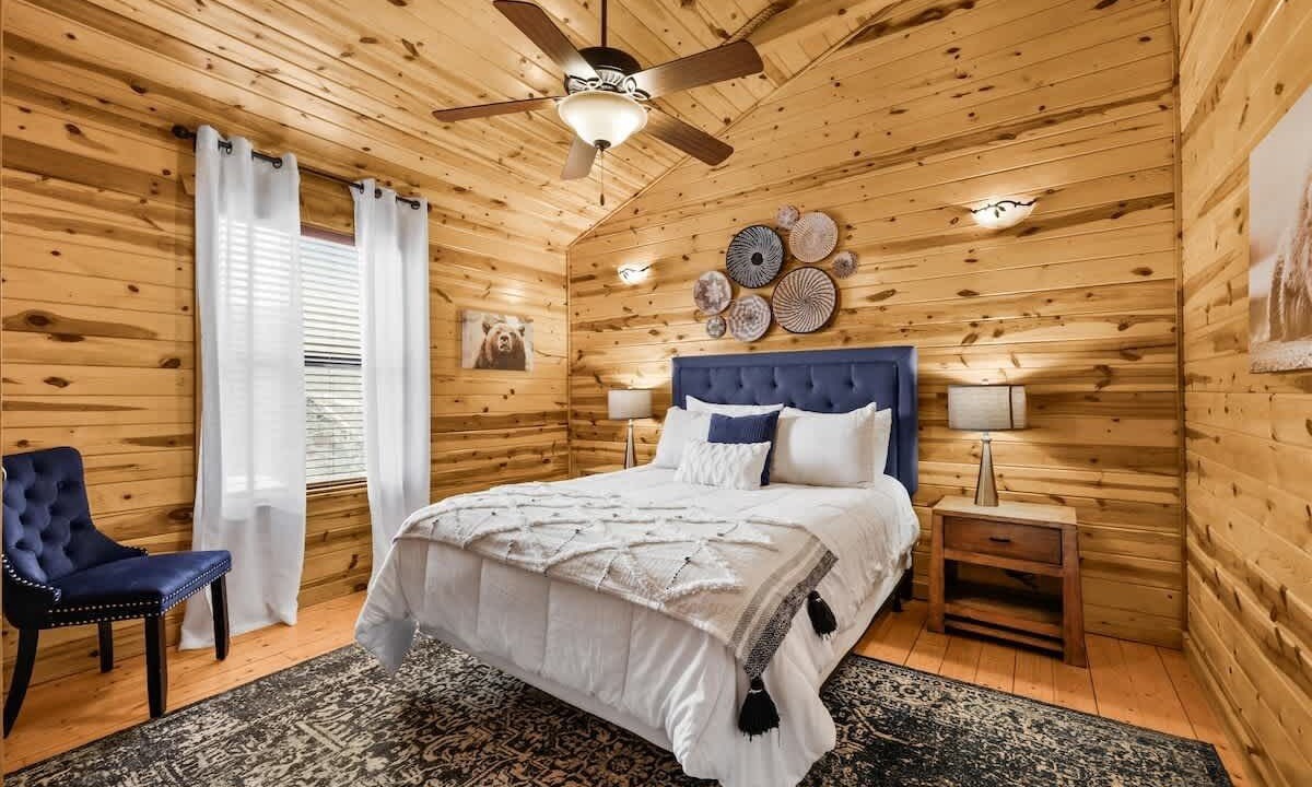 Photo of Bedroom in White Oak Lodge