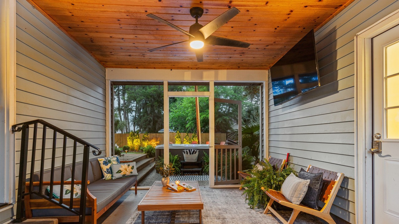 Photo of Livingroom in Whitemarsh Island