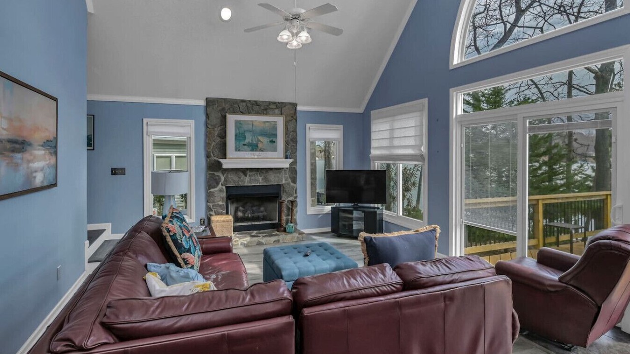 Photo of Livingroom in Newberry Shores