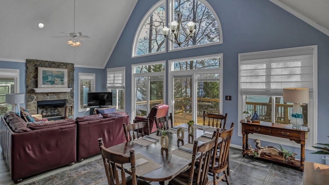Photo of Livingroom in Newberry Shores