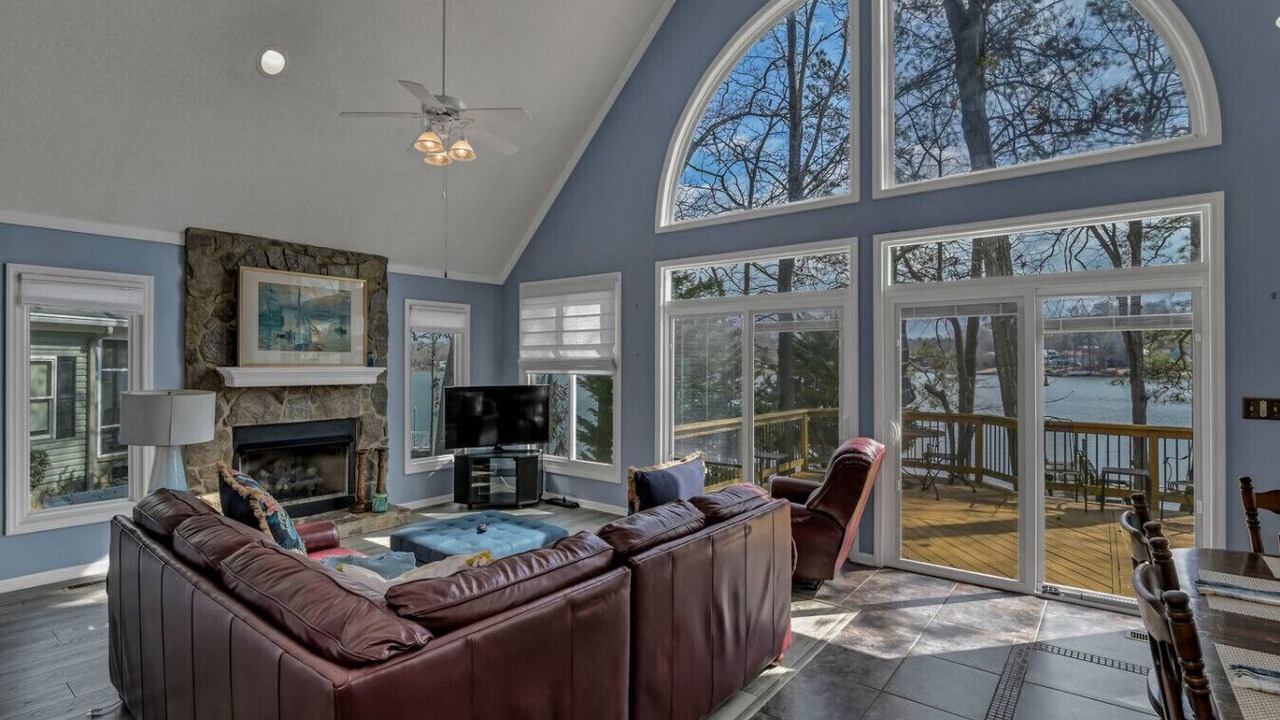 Photo of Livingroom in Newberry Shores