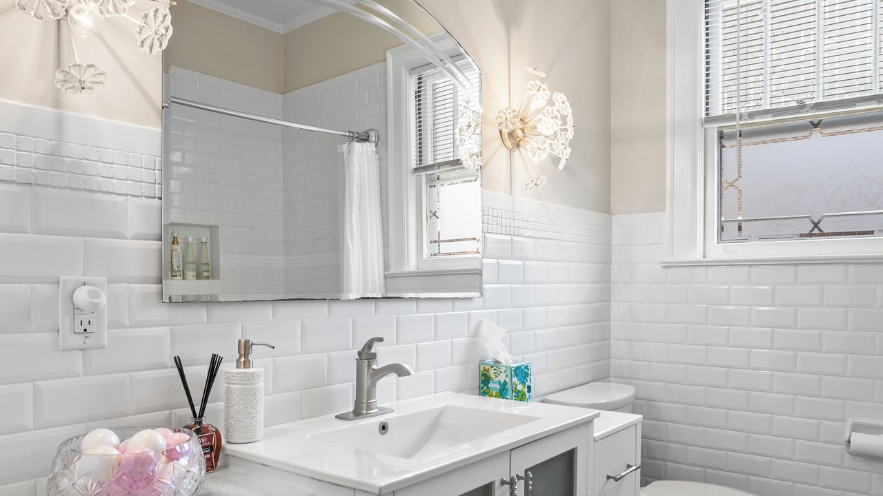 Photo of Bathroom in Chatham Crescent