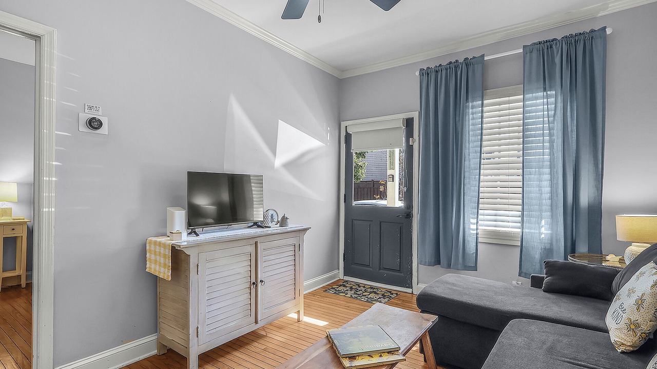 Photo of Livingroom in Beach Institute