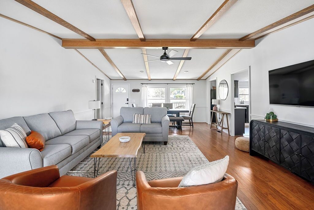 Photo of Livingroom in Leesville