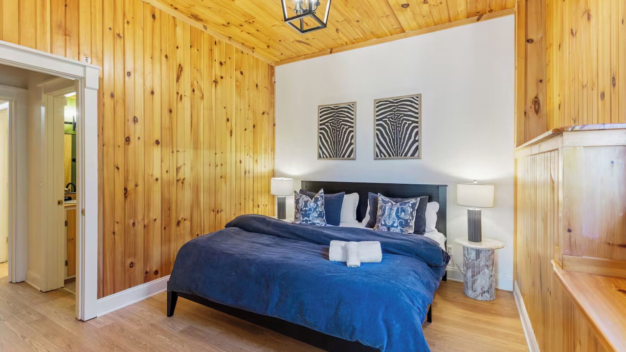 Photo of Bedroom in Glenville
