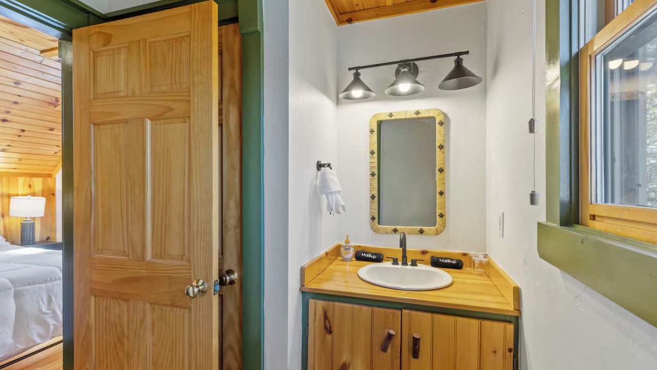 Photo of Bathroom in Glenville