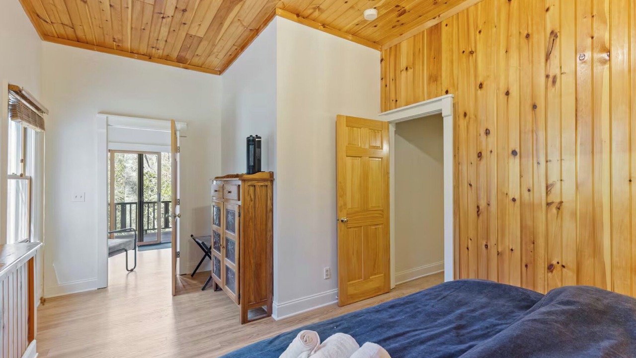 Photo of Bedroom in Glenville