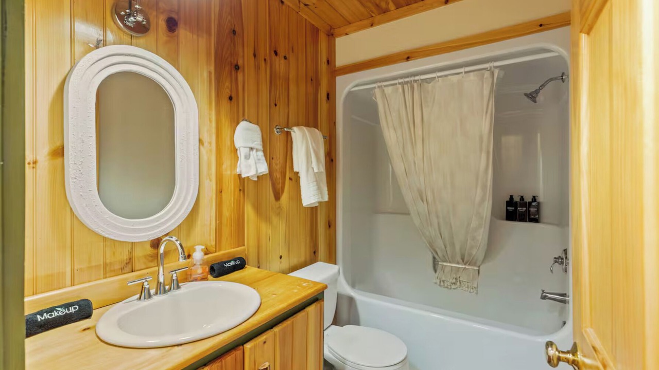 Photo of Bathroom in Glenville