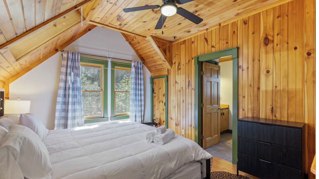 Photo of Bedroom in Glenville